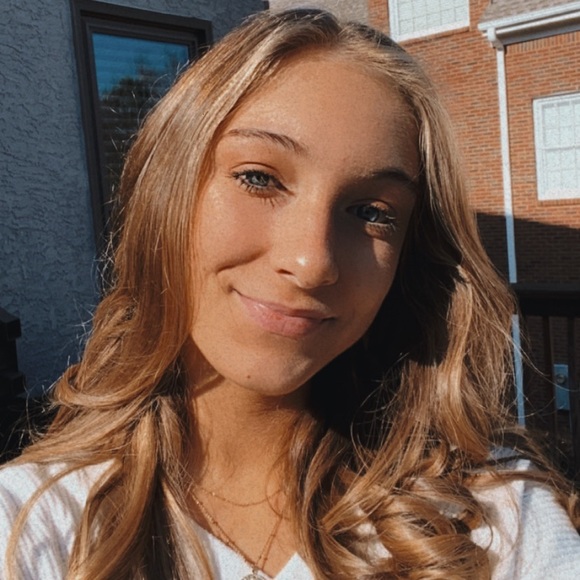 ella_gross